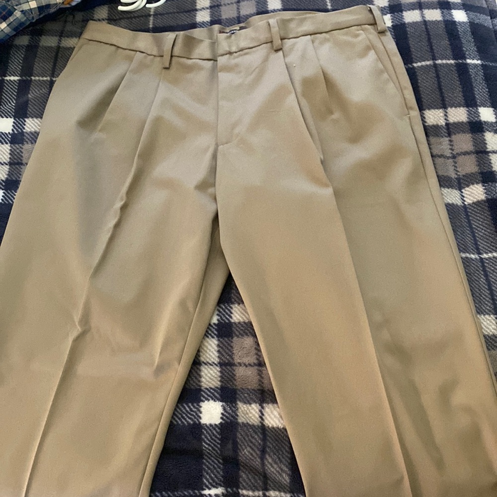 Mens casual kakis. Brand: Dockets. Size: 40x30. Good condition. Slightly used.